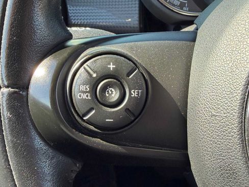 Used 2018 MINI Cooper 4-Door Hardtop FWD image 16
