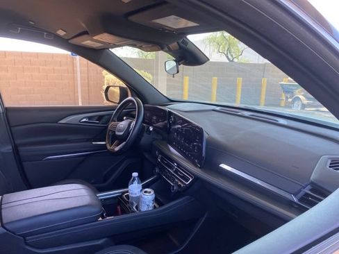 Used 2024 Chevrolet Traverse LT FWD image 5