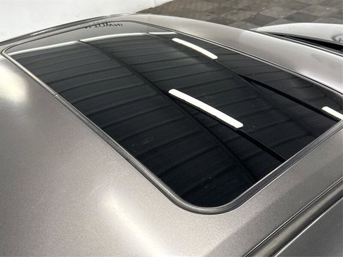 Used 2014 Toyota Camry SE w/ Moonroof Package FWD image 10