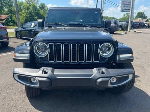 Used 2025 Jeep Wrangler Unlimited Sahara AWD/4WD image 35
