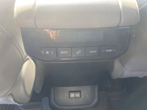 Used 2022 Toyota Highlander XLE image 16