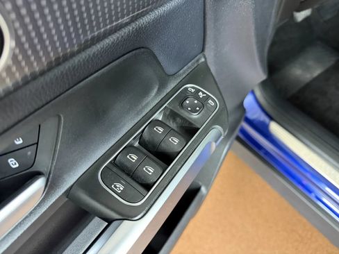 Used 2021 Mercedes-Benz GLB 250 4MATIC image 16