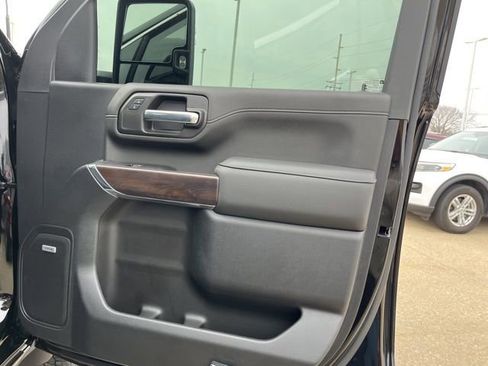 Used 2022 GMC Sierra 2500 SLT w/ SLT Premium Package image 17
