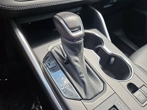 Used 2022 Toyota Highlander XLE image 17