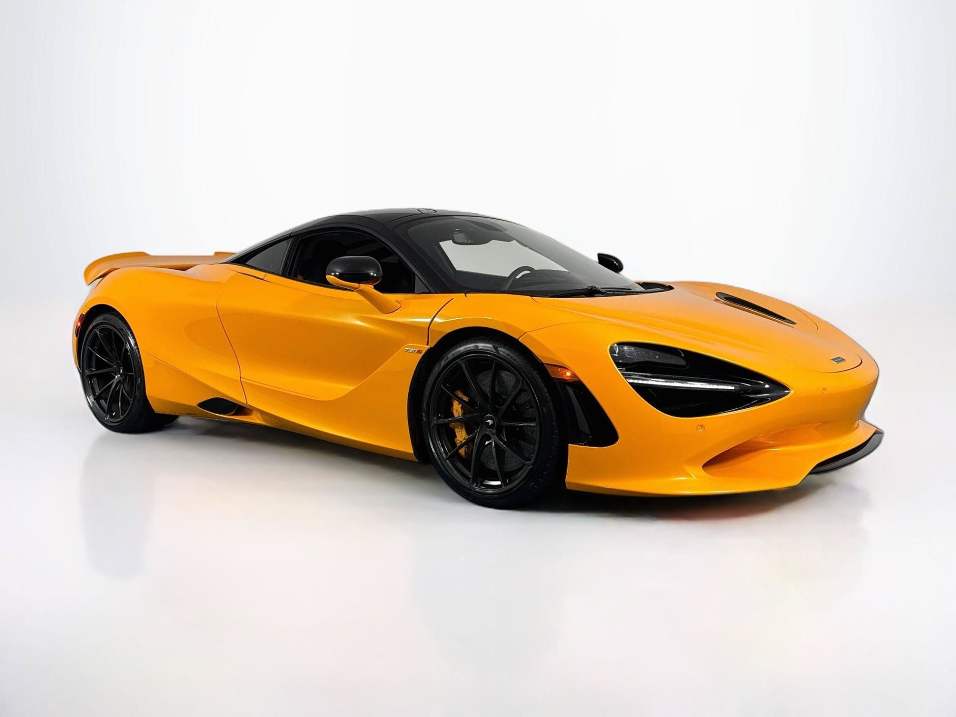 Used 2025 McLaren 750S RWD image 3