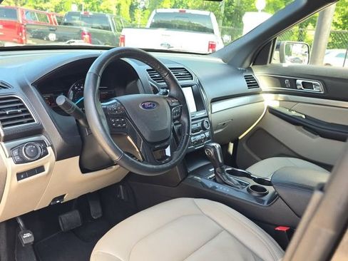 Used 2018 Ford Explorer XLT w/ Equipment Group 202A FWD image 26