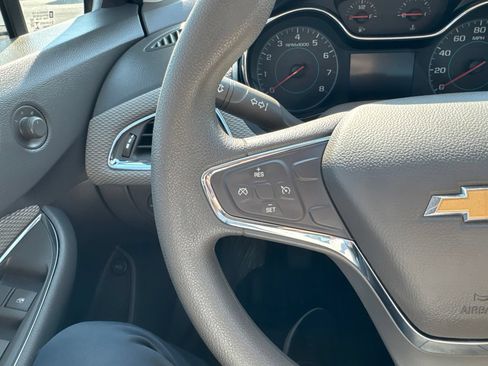Used 2018 Chevrolet Cruze LT FWD image 20