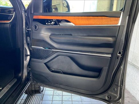 Used 2024 Jeep Grand Wagoneer L Series III AWD/4WD image 23