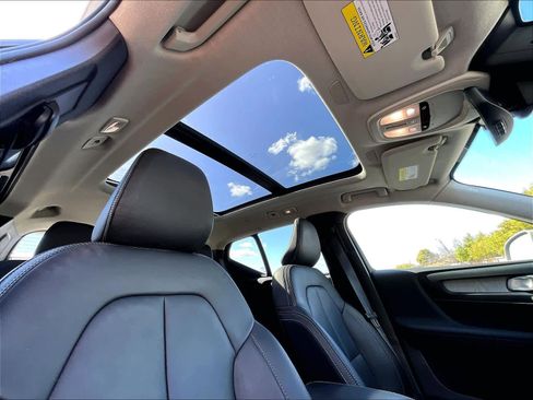 Used 2025 Volvo XC40 B5 Plus image 25