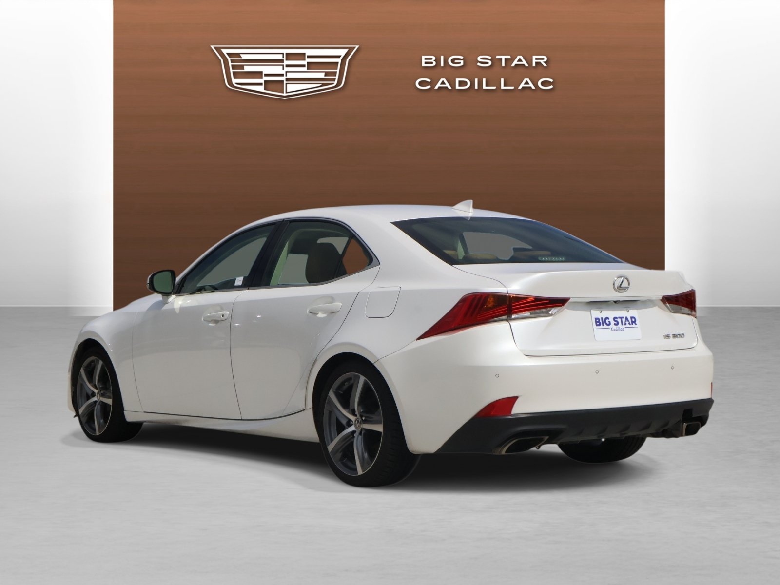 Used 2018 Lexus IS 300 w/ Comfort Package RWD image 3