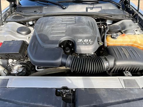 Used 2019 Dodge Challenger SXT RWD image 31