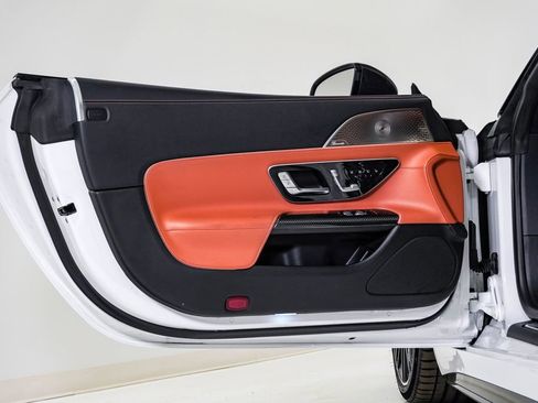 Used 2022 Mercedes-Benz SL 63 AMG 4MATIC image 32