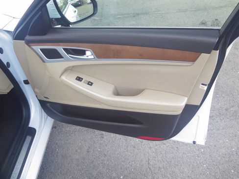 Used 2015 Hyundai Genesis 3.8 w/ Option Group 04 image 28