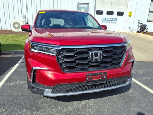 Certified 2025 Honda Pilot EX-L image 9