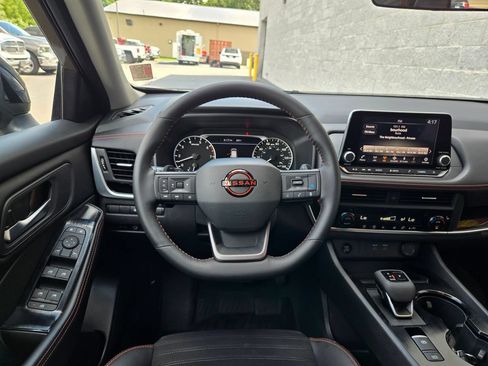 Used 2025 Nissan Rogue SV AWD/4WD image 31