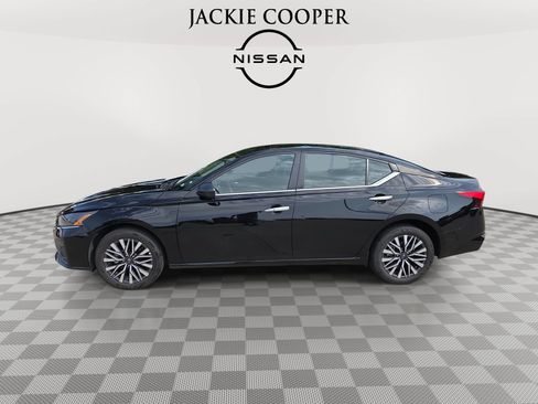 Used 2025 Nissan Altima 2.5 SV AWD/4WD image 8