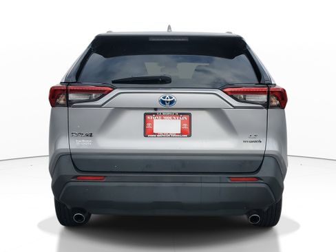 Used 2022 Toyota RAV4 LE image 5