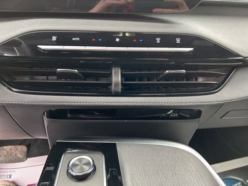 Used 2025 Buick Enclave Preferred image 19