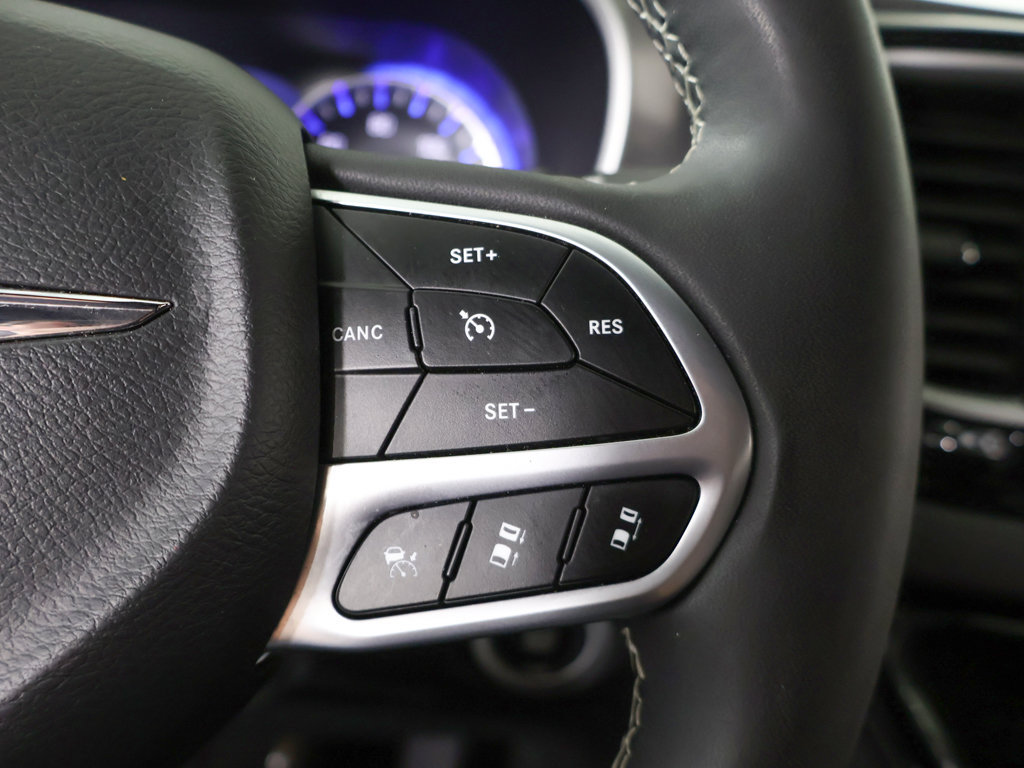 Used 2025 Chrysler Pacifica Select FWD image 44