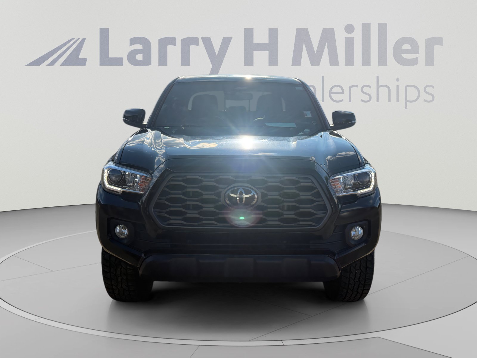 Used 2022 Toyota Tacoma TRD Off-Road w/ Technology Package AWD/4WD image 8