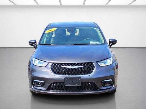 Used 2023 Chrysler Pacifica Touring-L FWD image 8