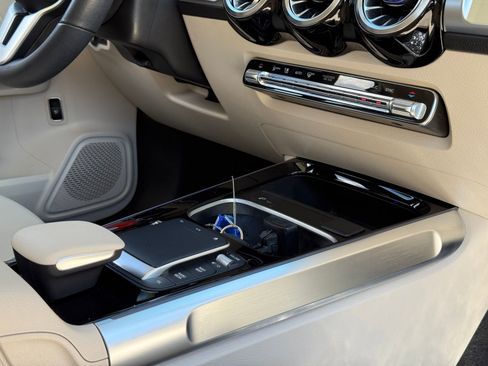 Used 2021 Mercedes-Benz GLB 250 w/ Premium Package image 21