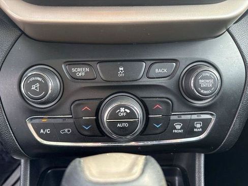 Used 2014 Jeep Cherokee Latitude w/ Comfort/Convenience Group FWD image 29