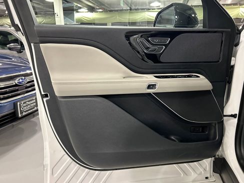 Used 2026 Lincoln Aviator AWD image 9