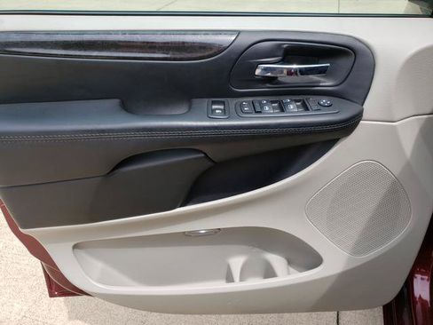 Used 2018 Dodge Grand Caravan SE w/ UConnect Hands-Free Group FWD image 11