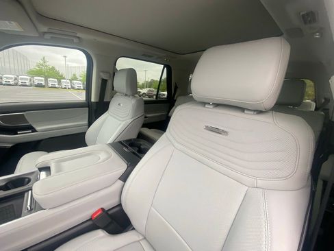 New 2025 Ford Expedition Platinum w/ Platinum Ultimate Package AWD/4WD image 21