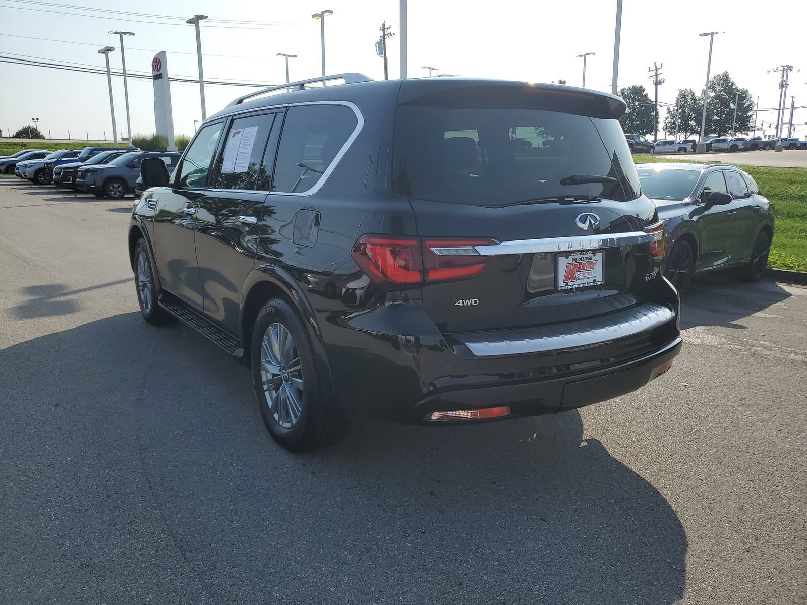 Used 2023 INFINITI QX80 Luxe w/ Cargo Package AWD/4WD image 3