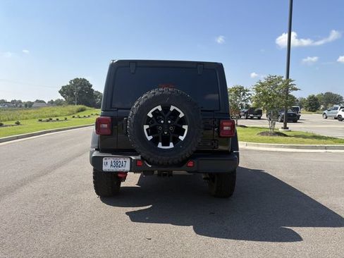 Used 2025 Jeep Wrangler Unlimited Rubicon AWD/4WD image 4