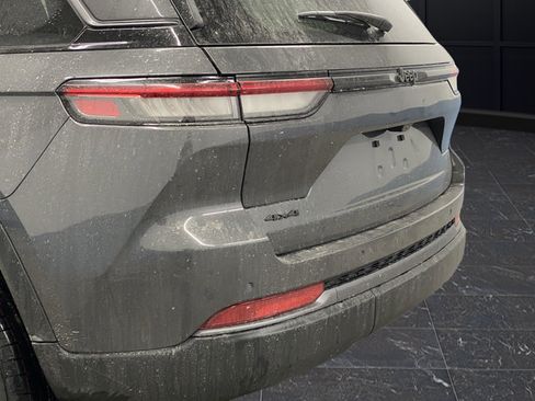 New 2026 Jeep Grand Cherokee Altitude AWD/4WD image 36
