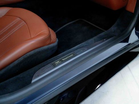 Used 2020 Aston Martin V8 Vantage Coupe image 46