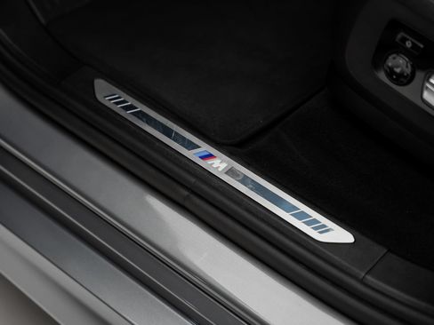 Used 2025 BMW X5 sDrive40i w/ M Sport Package RWD image 58