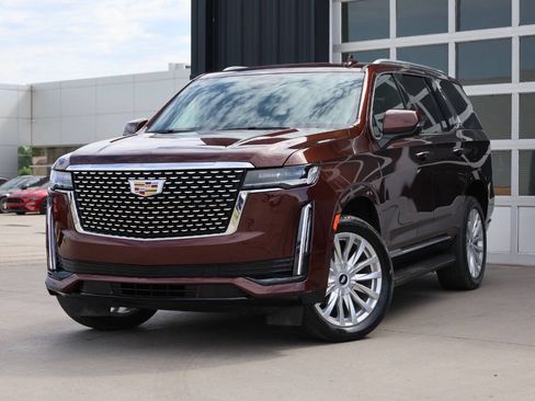 Used 2023 Cadillac Escalade Luxury AWD/4WD image 3