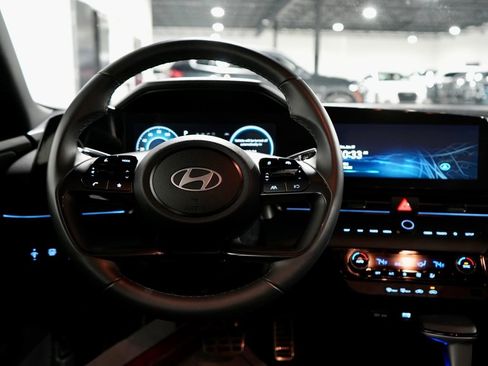 Used 2025 Hyundai Elantra SEL image 16