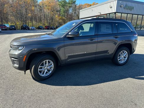 New 2025 Jeep Grand Cherokee Laredo w/ Luxury Tech Group I image 11