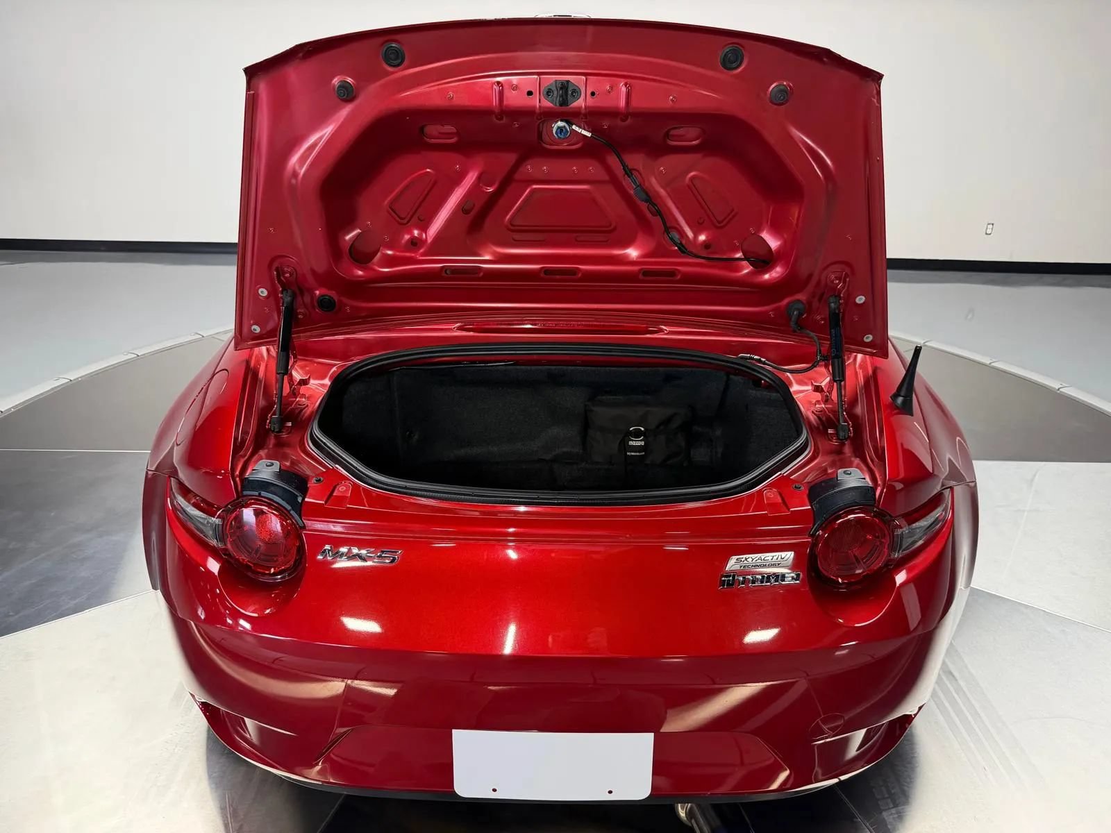 Used 2016 MAZDA MX-5 Miata Club RWD image 13