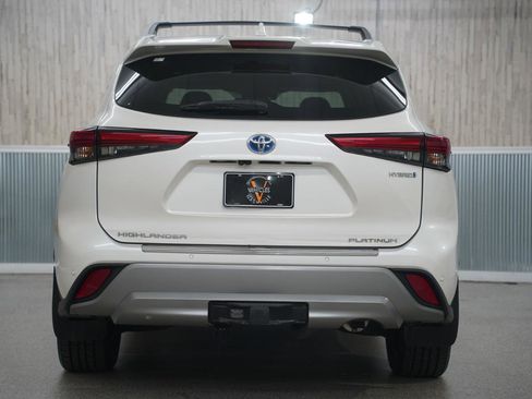 Used 2021 Toyota Highlander Platinum AWD/4WD image 9