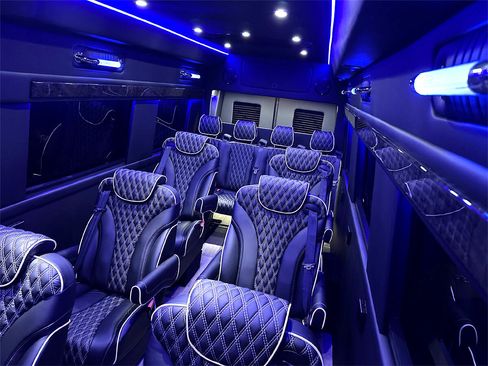 Used 2023 Mercedes-Benz Sprinter 3500 w/ Parking Package image 20