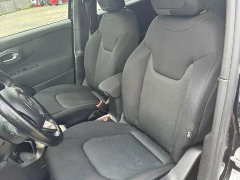 Used 2017 Jeep Renegade Latitude AWD/4WD image 12