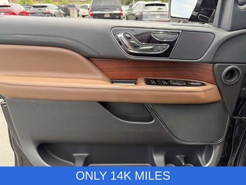 Used 2023 Lincoln Navigator Reserve w/ Monochromatic Package AWD/4WD image 16