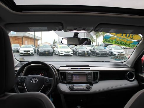 Used 2014 Toyota RAV4 XLE image 26