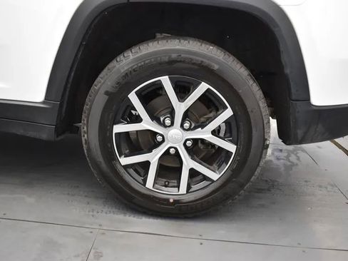 Used 2024 Jeep Grand Cherokee Limited image 36