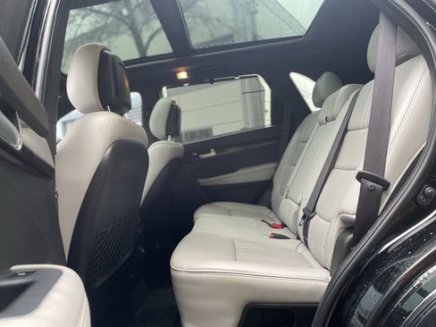 Used 2014 Kia Sorento SX w/ 3rd Row Package image 20