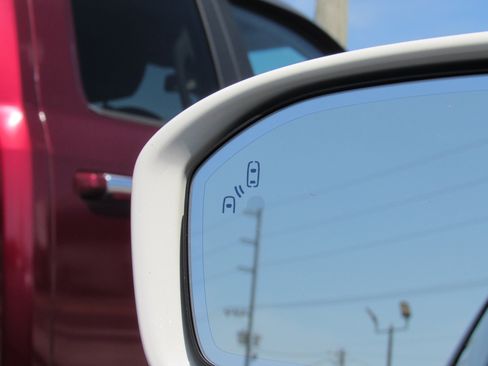 Used 2020 Lincoln Continental w/ Premium Package image 22