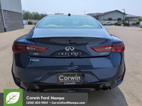 Used 2017 INFINITI Q60 Red Sport 400 AWD/4WD image 4