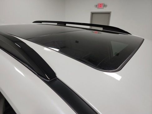 Used 2025 Honda Pilot Touring image 12