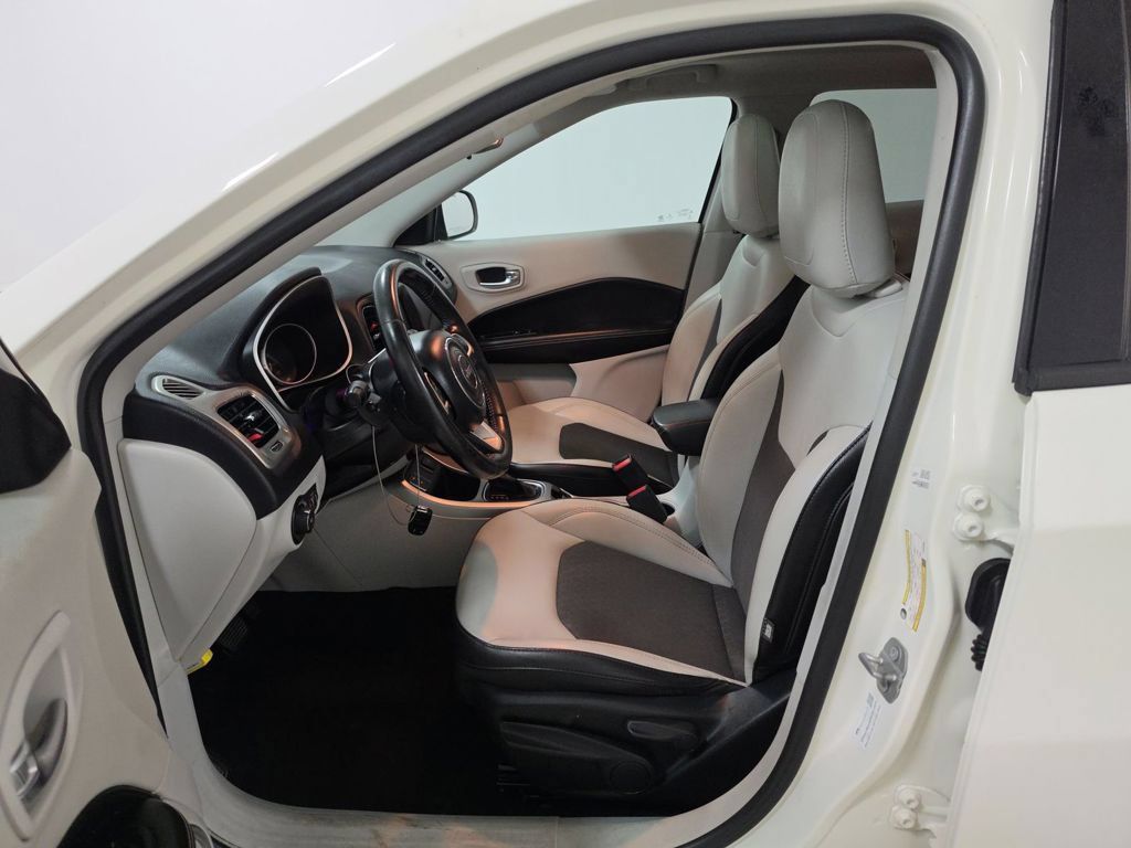 Used 2019 Jeep Compass Latitude FWD image 8